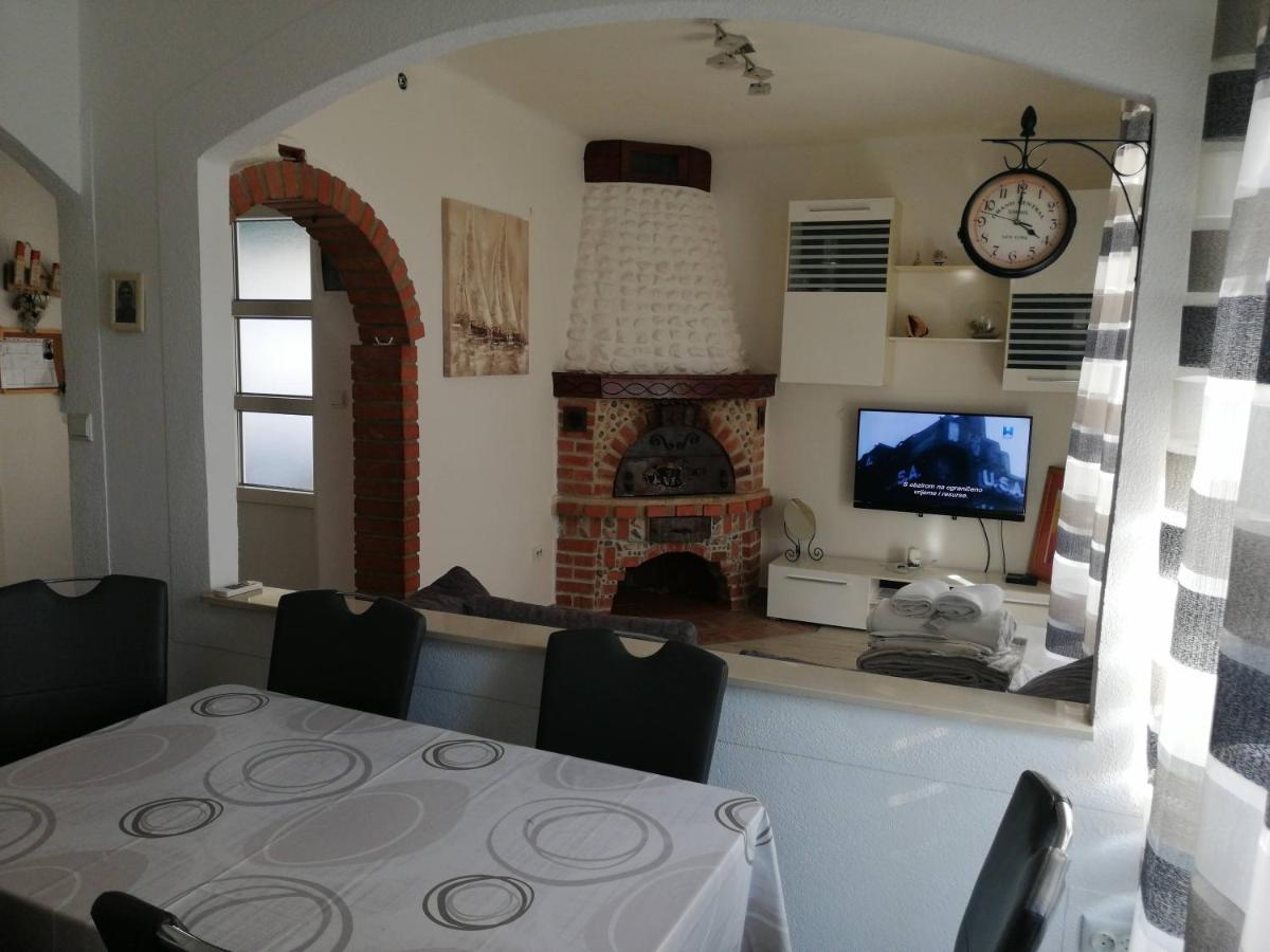 Appartement Centar Njivice Extérieur photo